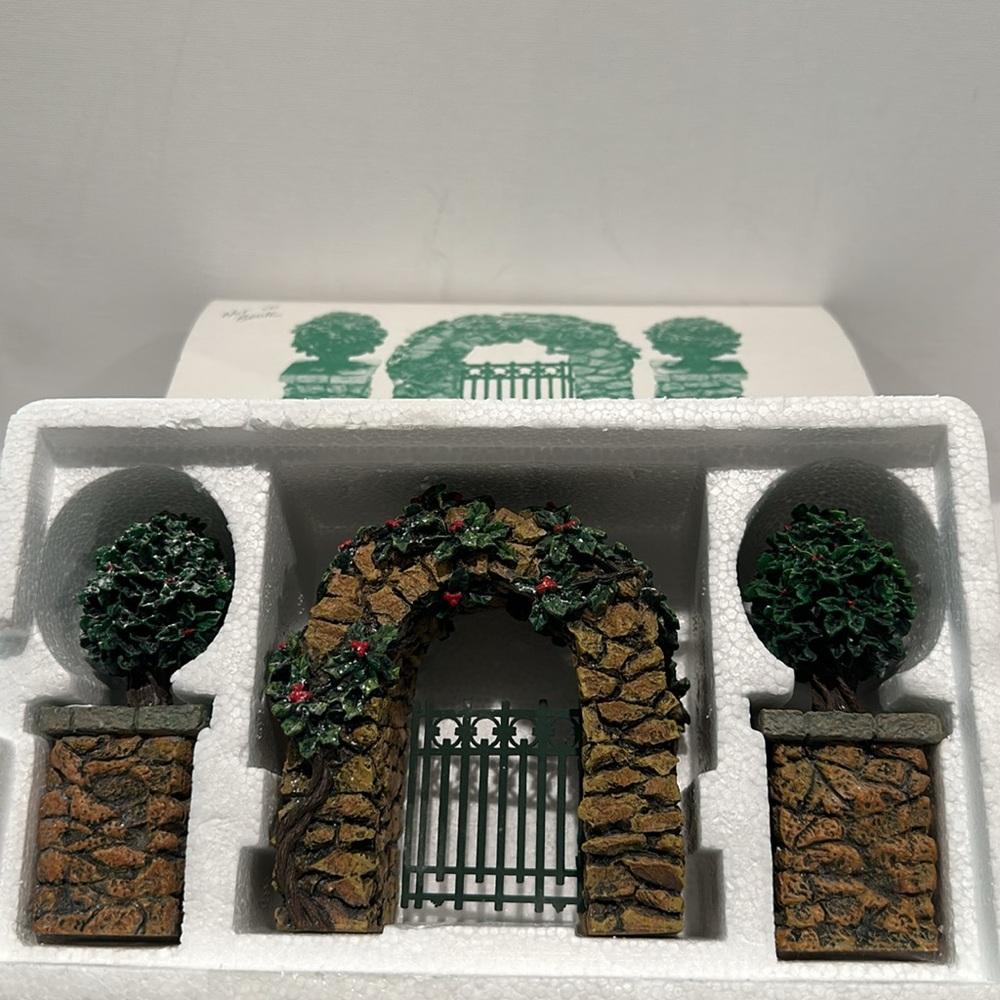 New in Box Department 56 Village Stone Corner Posts w/ Hilly Tree and Stone Arch